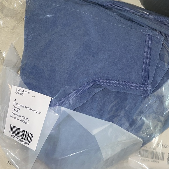 LULULEMON Hotty Hot HIGH RISE Rise Lined Short 2.5"  OASIS BLUE running NWT 4 - Picture 1 of 2